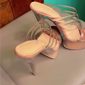 Women’s sandals size 8.5 it’s was a gift for my birthday they are to small